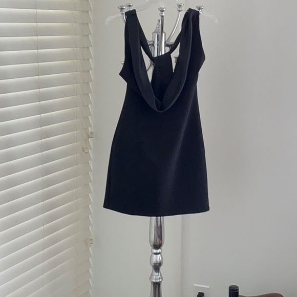 Zara Dresses & Skirts - Chic Black Sleeveless Dress